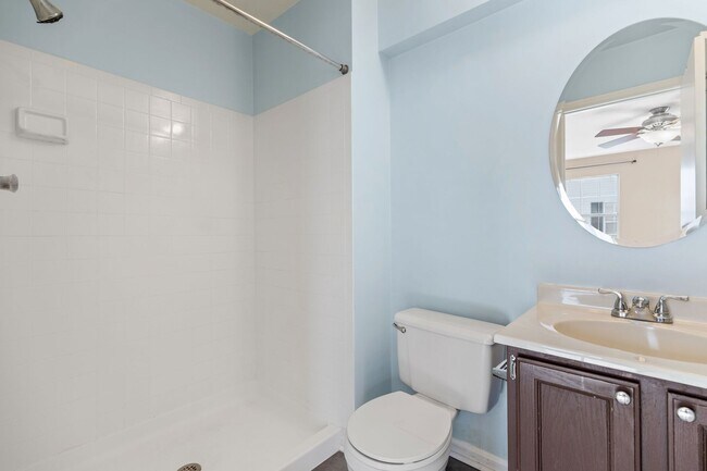 Building Photo - Beautifully maintained END UNIT townhouse in Robin meadows ready for you now!