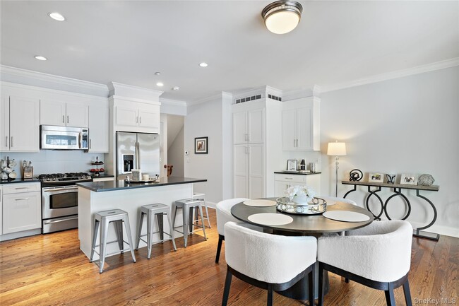 Building Photo - 11 Station Pl