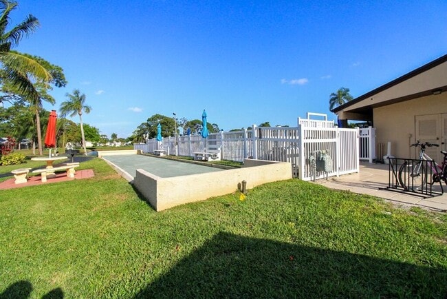 Building Photo - 407 Pine Glen Ln