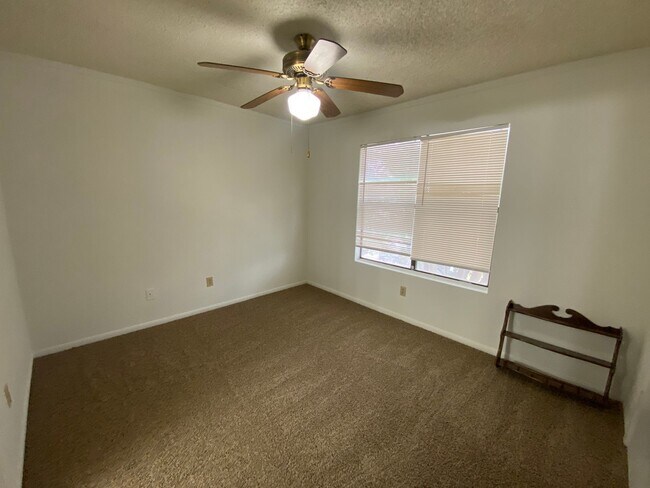 Building Photo - Cozy 2 bd/2.5 bath NW Austin Home