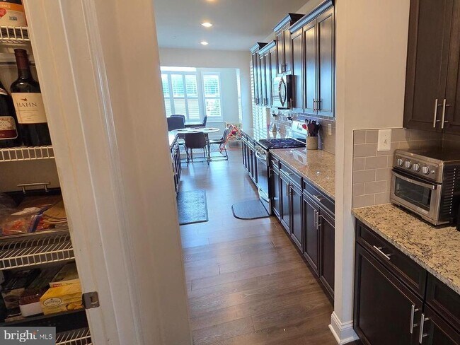 Building Photo - 4533 Shakespeare Cir