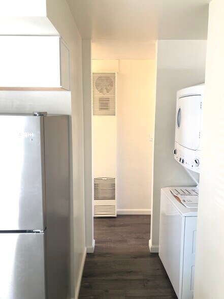 Laundry - 1450 Hillside Dr