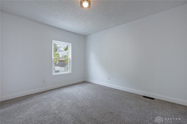 Building Photo - 321 Deeds Ave