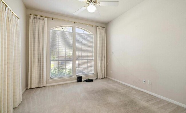 Building Photo - 10133 Cassandra Dr