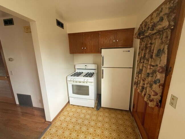 Building Photo - 1610 Oakmont St NW
