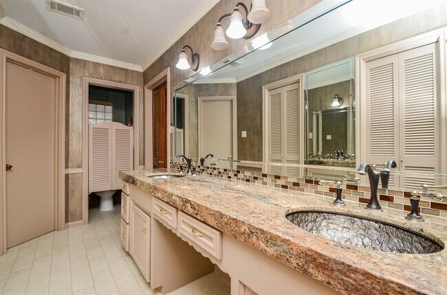 Building Photo - 3015 Bainbridge Ct