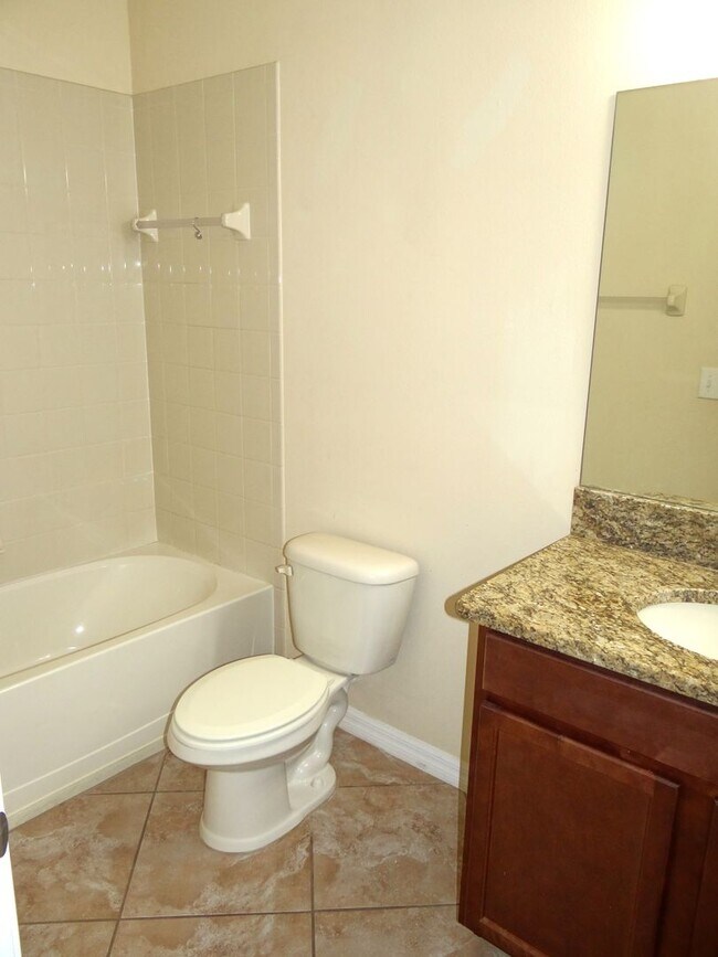 Building Photo - 4 bed, 3ba, 2 car garage home in Summerfield
