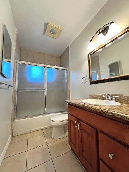 3rd bedroom en-suite full bath. - 2330 S Mansfield Ave