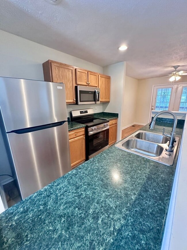 Building Photo - Wonderful 3 Bedroom 2 Bath Home Now Available!