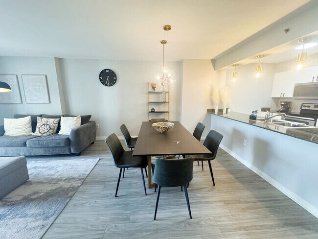 Building Photo - 1 SE 12th St