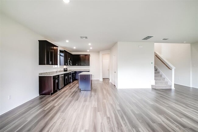 Building Photo - 31 Pacific Loon St