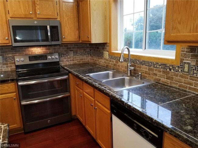 Building Photo - 949 Old Steine Cir