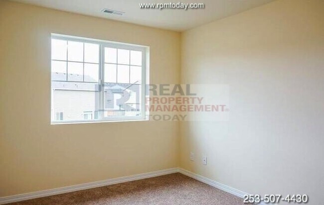 Building Photo - Gorgeous 4 Bedroom! Upgrades Galore!