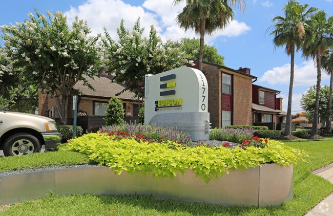 Building Photo - The Edison