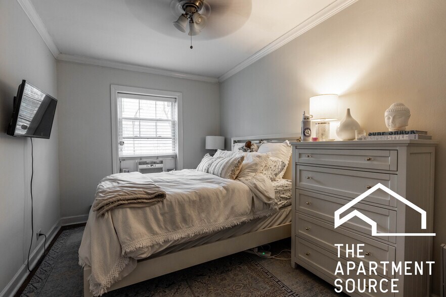 Building Photo - 2151 N Fremont St