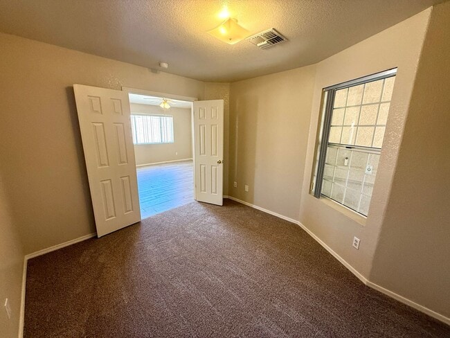 Building Photo - Charming 2 Bed, 2 Bath Home with Open Floo...