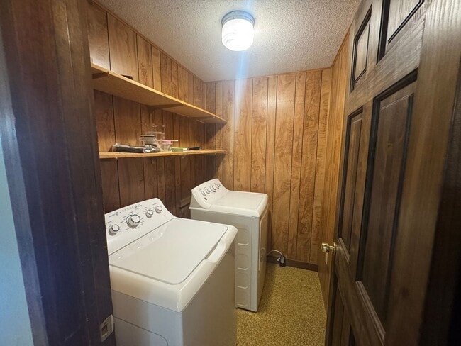 Building Photo - Cozy 2-Bedroom Second-Floor Home with Backyard & Deck