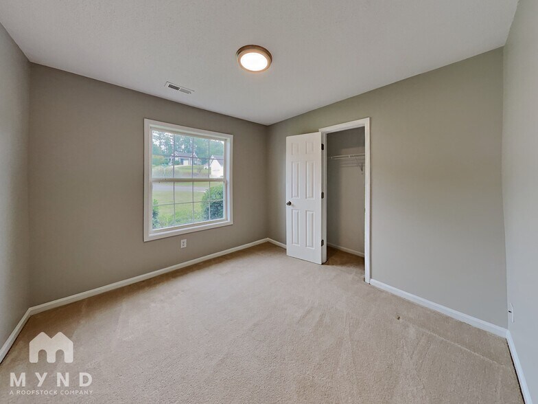 Building Photo - 2443 Hawk Ridge Dr