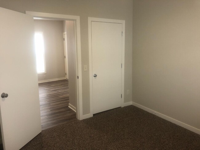 Building Photo - 949 Fulton St W