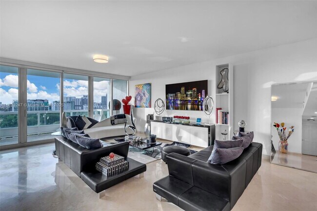 Building Photo - 1643 Brickell Ave