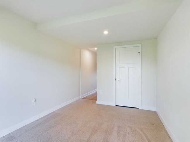 Building Photo - 301 W 20th St