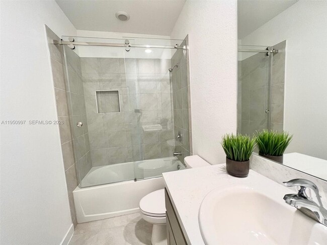 Building Photo - 429 NE 12th St