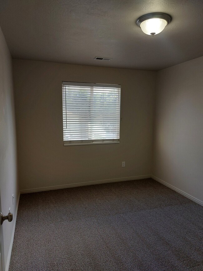 Building Photo - 2632 S 8800 W