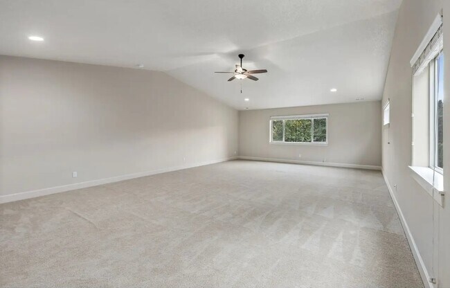 Building Photo - 8826 SW Spruce St