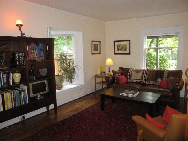 Building Photo - Charming Three Bedroom Home