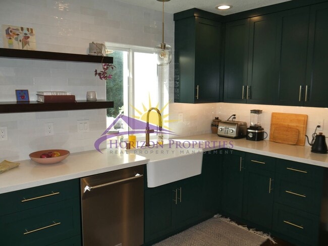 Building Photo - 1704 Summerhill Ct