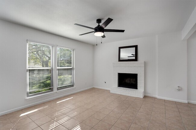 Building Photo - 6909 Woodhue Dr