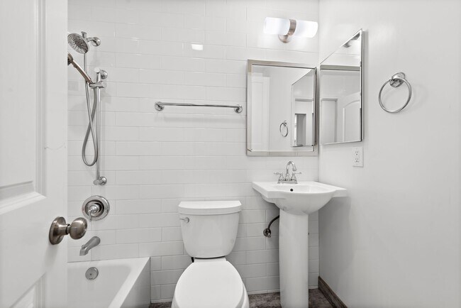 Building Photo - Balboa Peninsula Pool Home