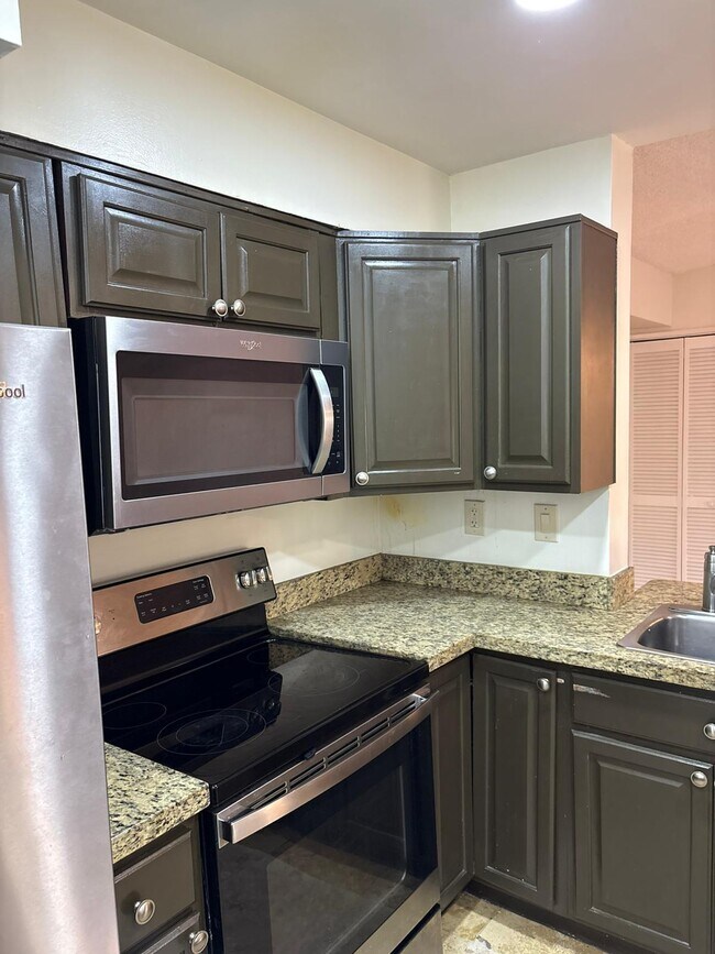 Building Photo - 2741 S Oakland Forest Dr