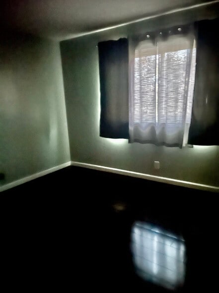 Building Photo - 1062 Marina Dr