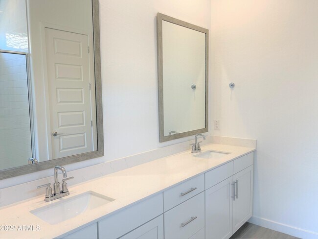 Building Photo - 4018 W la Mirada Dr