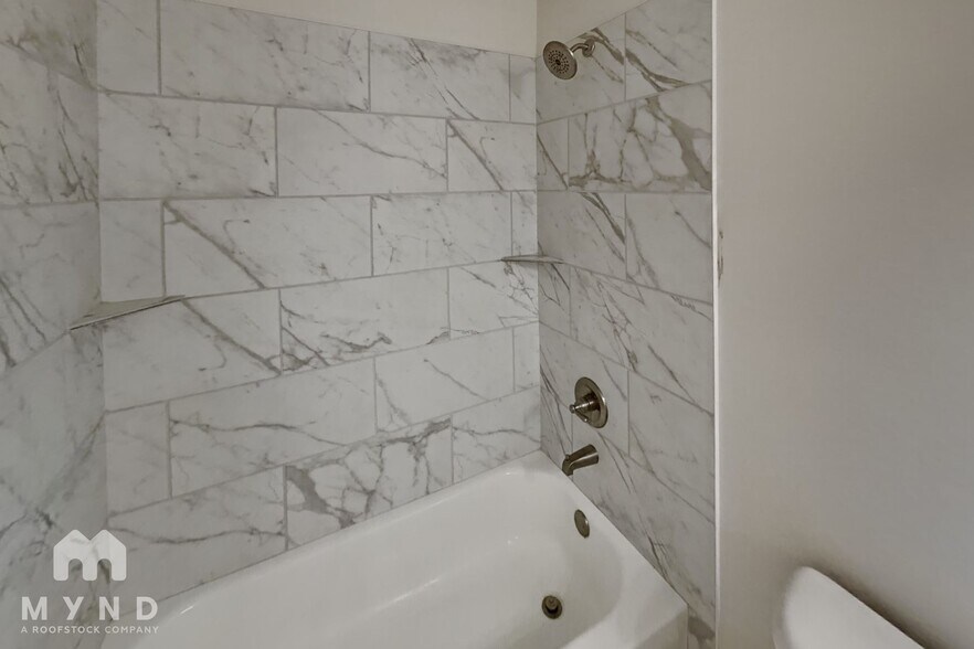 Building Photo - 10155 Sterling Ridge Dr