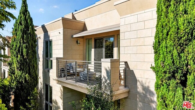 Building Photo - 1318 S Roxbury Dr