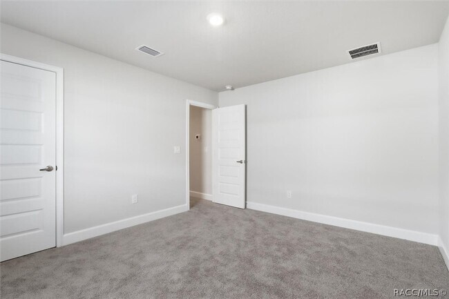 Building Photo - 336 W Rexford Dr