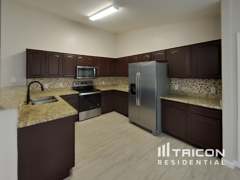 Building Photo - 40237 N Jodi Dr