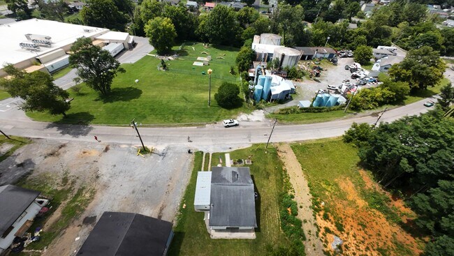 Building Photo - 540 Oakwood St