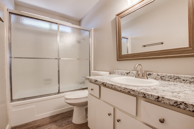 Building Photo - 3202 S Clinton Ave