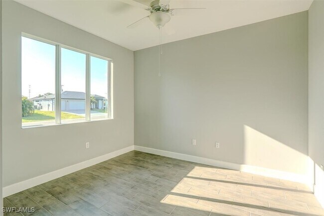 Building Photo - 428 SW 28th Pl