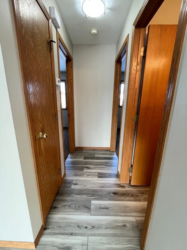 Building Photo - 5 Bed/2 Bath West Side Home!