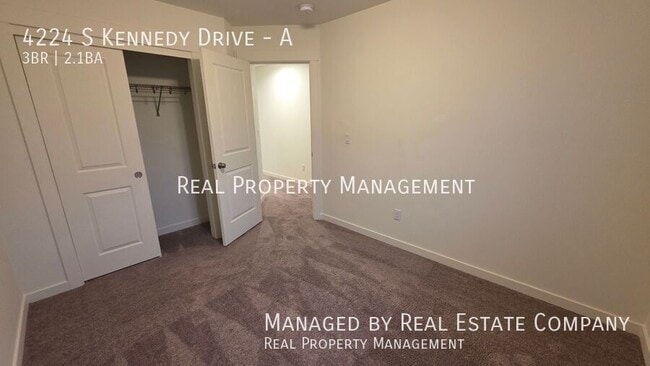 Building Photo - 4224 S Kennedy Dr