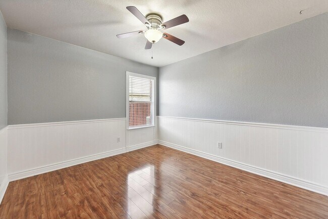 Building Photo - 217 Newport Landing Pl