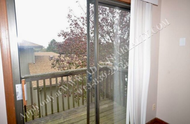 Building Photo - Beautiful 2 Bed 1 Bath Unit in Raymore-Coming SOON!!
