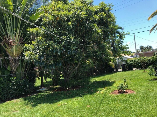 Building Photo - 1538 Funston St