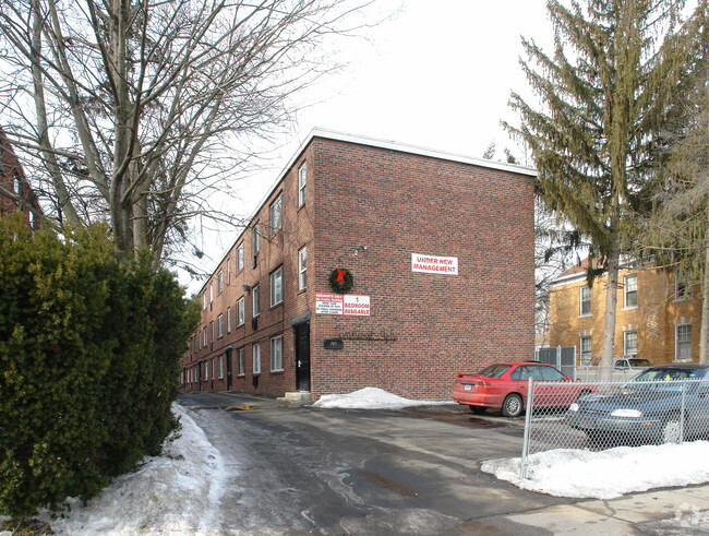 Building Photo - 749 Wethersfield Ave