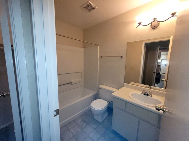 Building Photo - Condo on Madison Avenue. MOVE IN SPECIAL. 1 month free.