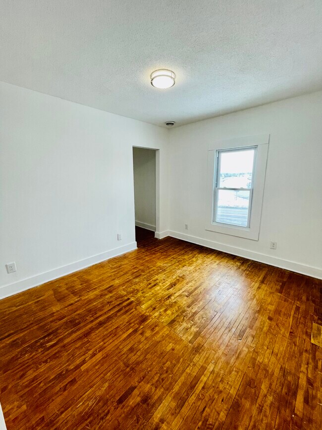 Building Photo - 1342 Johnson St NE